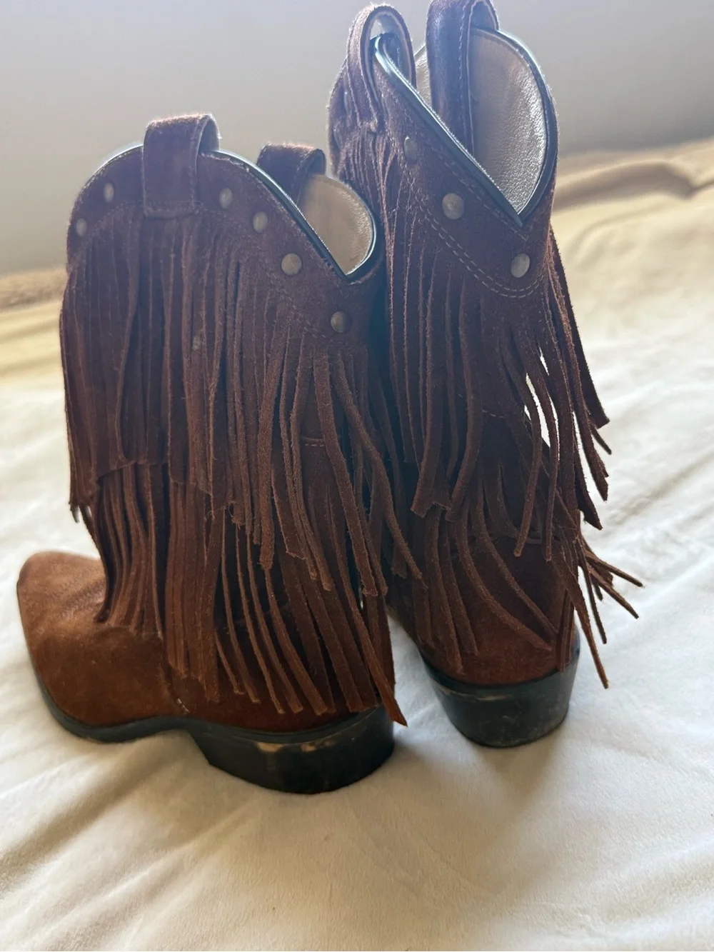 Girls brown suede fringe cowgirl boots Shyanne size 2